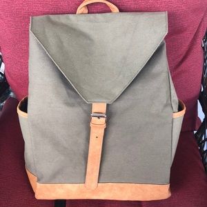 NWOT BACKPACK DESIGNER SHOE WAREHOUSE GREEN &BEIGE